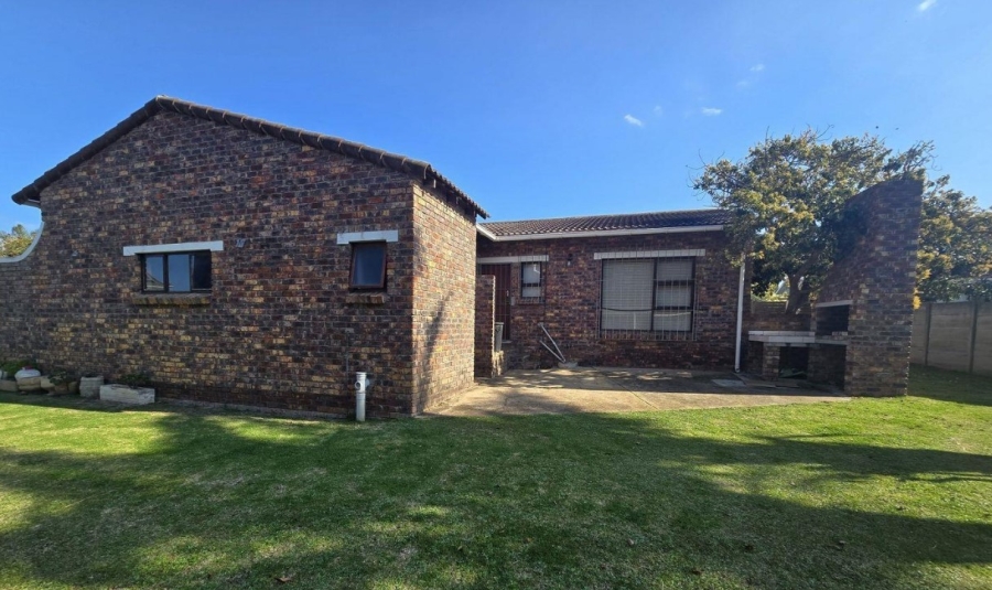 4 Bedroom Property for Sale in Noorsekloof Eastern Cape
